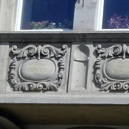 In Einem Historischen Gebaeude Mit Balkon Und Blick Auf Mosel