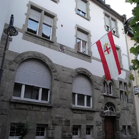 In Einem Historischen Gebaeude Mit Balkon Und Blick Auf Mosel